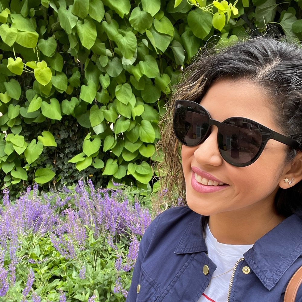 Meet your Posher, Valeria